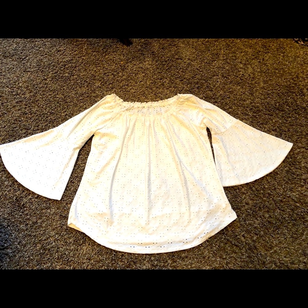 Medium cream bell sleeve top.